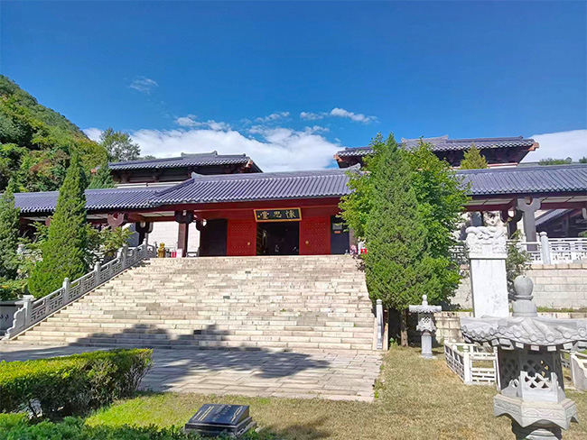 华人怀思堂的秦汉风格建筑