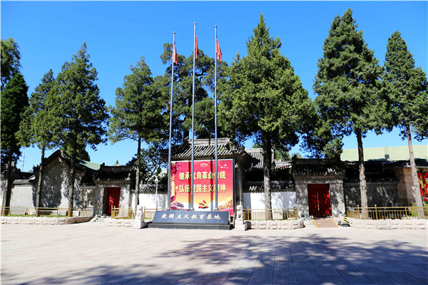 八宝山陵园广场