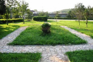 太子峪陵园草坪