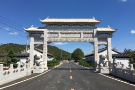 怀柔凤凰山陵园牌楼