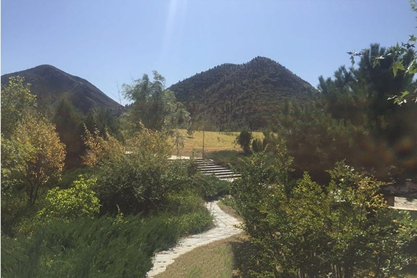 八达岭人民公墓环境优美绿化覆盖率高交通便利