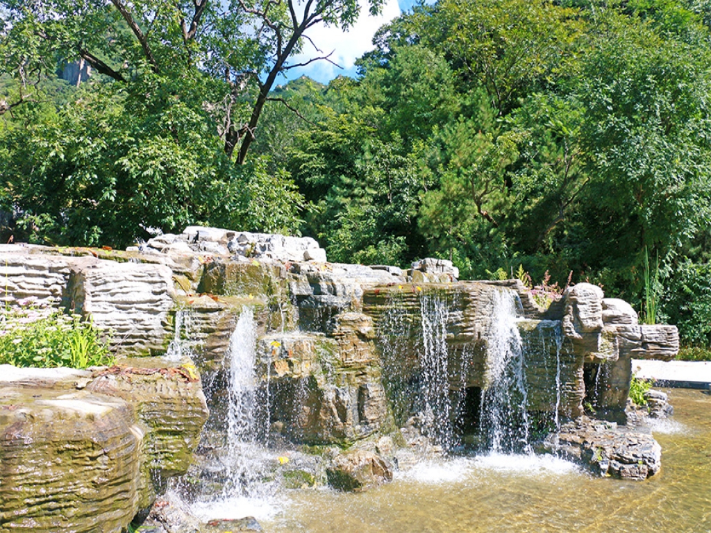 九公山长城纪念林瀑布