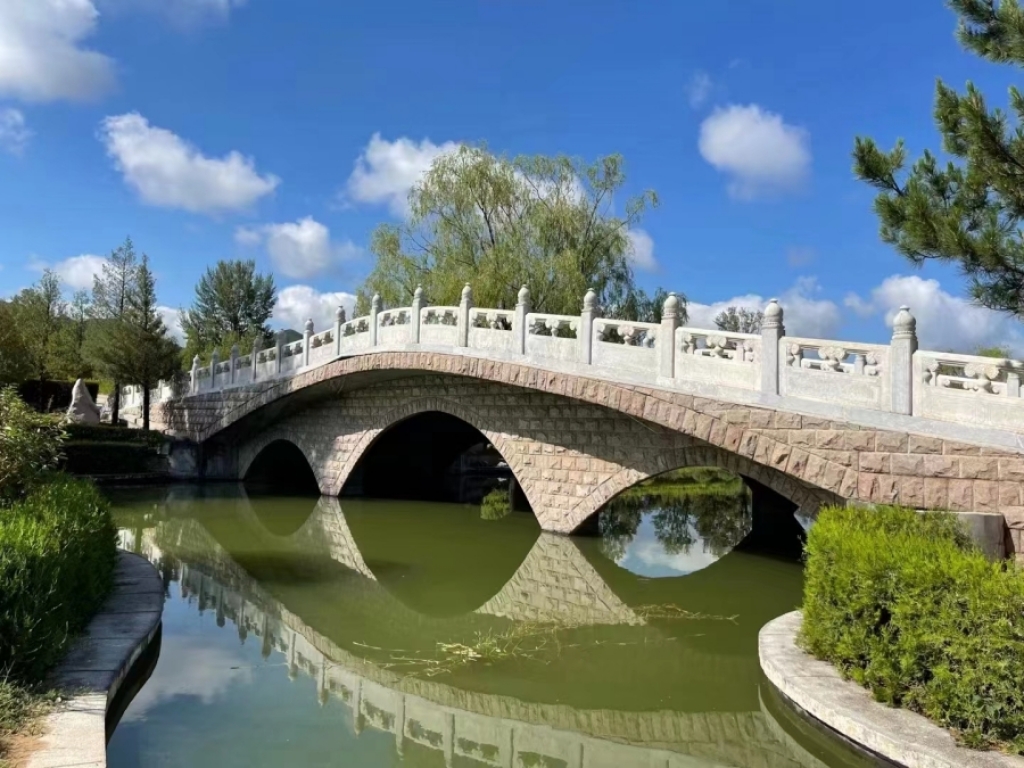 中华永久陵园拱桥