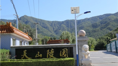 天山陵园门口环境