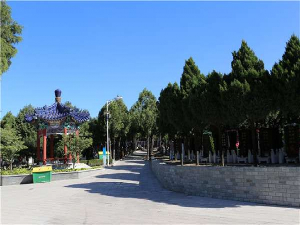 八宝山人民公墓