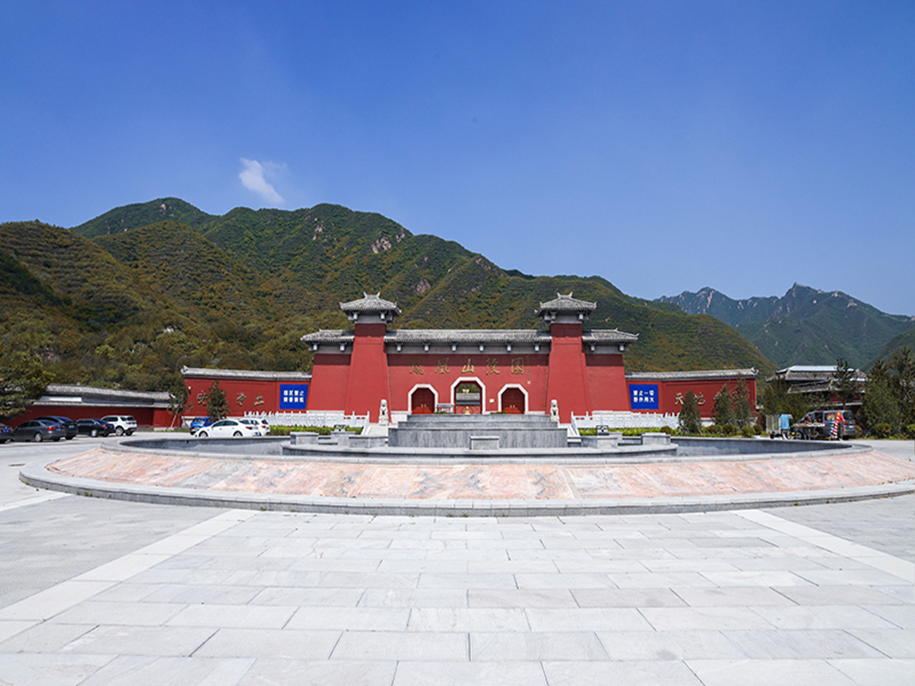 凤凰山陵园全景