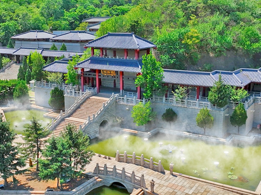 华人怀思堂建筑与水系