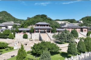 长城脚下的华人怀思堂