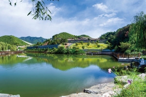 懋龙溪陵园环境