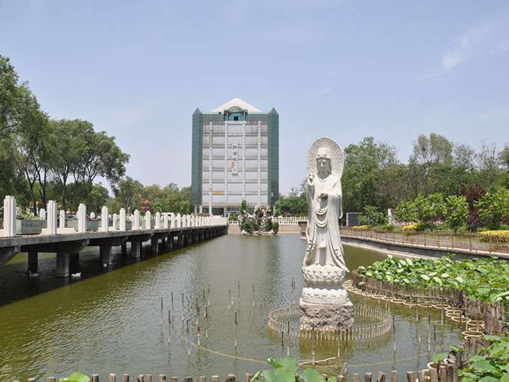 静安墓园观音像