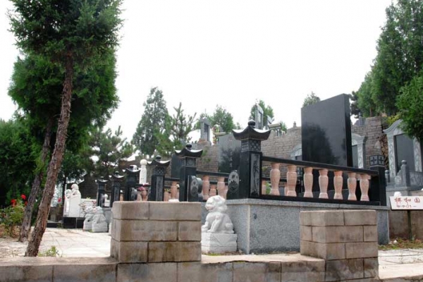 归山陵园现代公墓设计理念与价格解析