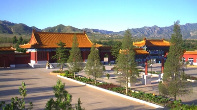 中华永久陵园大门